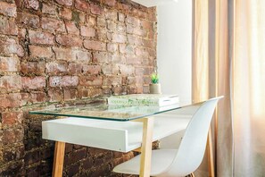 Interior - 26-3A  Oversize studio Gramercy W/D in Unit Outdoor Courtyard (New York)