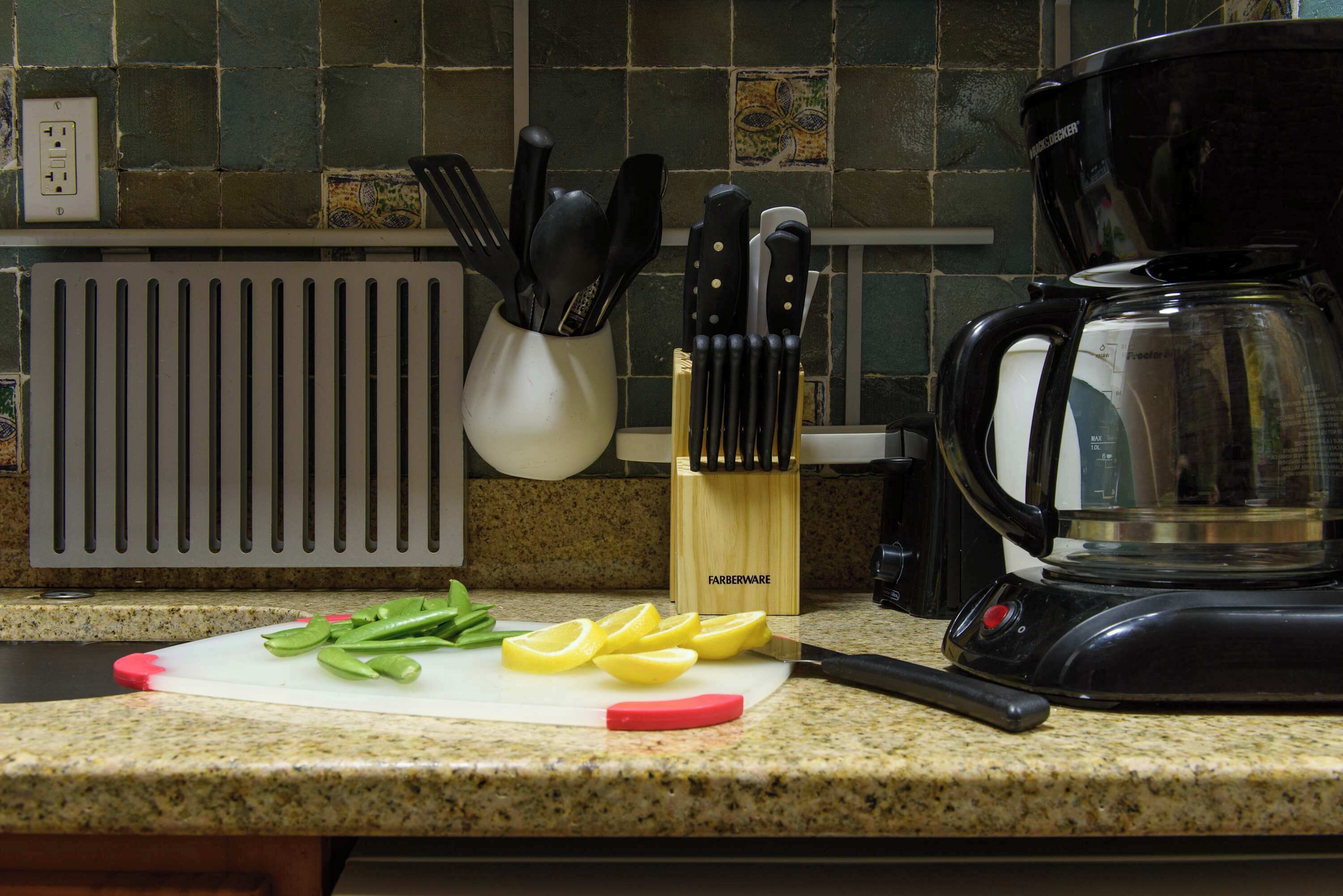 Fridge, oven, stovetop, coffee/tea maker