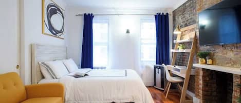 Desk, iron/ironing board, WiFi, bed sheets