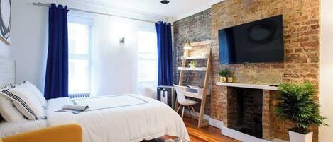 Bureau, fer et planche à repasser, Wi-Fi, draps fournis