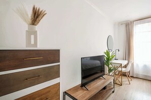 Interior - 1597-10 New Studio Upper East Side W&D in unit (New York)