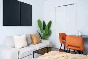TV, offices - 74-3C New Studio in Prime UWS - GYM In Building (New York)