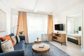 Desk, iron/ironing board, WiFi, bed sheets - 809-2A Gorgeous 1BR New W/D Modern Best Location (New York)