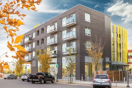 2-bedroom apartment in serene Saskatoon with cool AC and complimentary gym