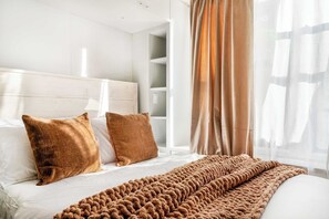 Desk, iron/ironing board, WiFi, bed sheets - 73-417 New Reno Studio UWS Doorman Gym (New York)