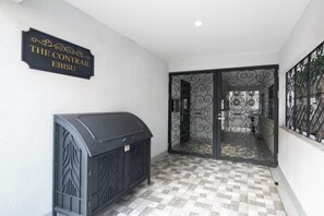 Interior - THE CONTRAIL EBISU (Tokyo)