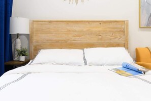 Desk, iron/ironing board, WiFi, bed sheets - 1597-12 NEW Studio Prime UES WD in unit (New York)