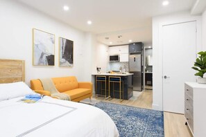 Desk, iron/ironing board, WiFi, bed sheets - 1597-12 NEW Studio Prime UES WD in unit (New York)