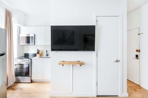 Fridge, microwave, oven, stovetop - 69-2C Fully furnished New 1BR in Prime Lower East Side! (New York)
