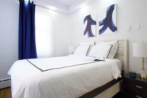 1 slaapkamer, een bureau, een strijkplank/strijkijzer, wifi