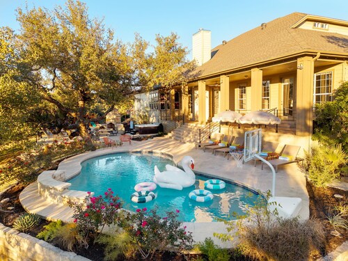 Family & Group Oasis • 6BR Modern Farmhouse • Pool • Hot Tub • Playset