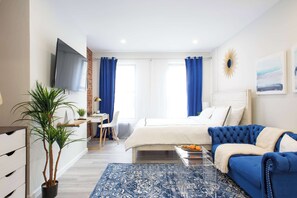 Bureau, fer et planche à repasser, Wi-Fi, draps fournis