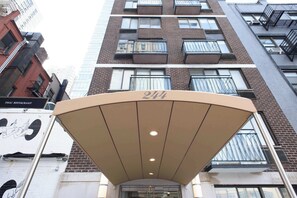 Exterior detail - 75-3C Duplex 3BR W/D in the unit (New York)