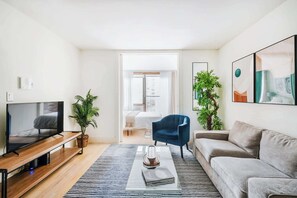 TV, offices - 75-3C Duplex 3BR W/D in the unit (New York)