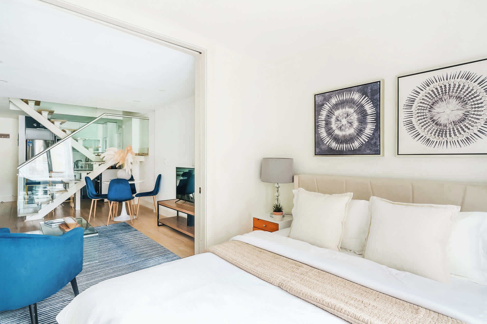 Desk, iron/ironing board, WiFi, bed sheets