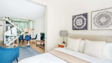 Desk, iron/ironing board, WiFi, bed sheets