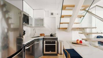 Fridge, microwave, oven, stovetop