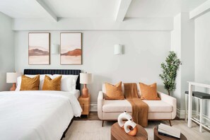 Desk, iron/ironing board, WiFi, bed sheets - 73-304 Newly Reno Studio UWS Doorman Gym Laundry (New York)