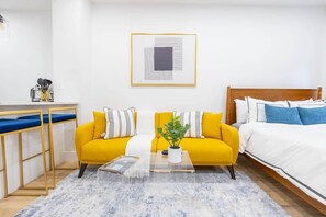 Desk, iron/ironing board, WiFi, bed sheets - 1597-1  Large studio W/D in the unit prime UES (New York)