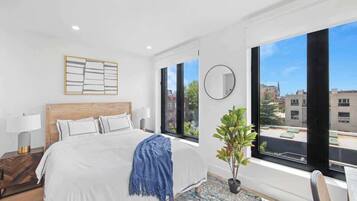 Bureau, fer et planche Ă repasser, Wi-Fi, draps fournis