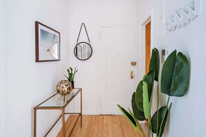 Interior - 102-1A Best Value 2BR Apt Near Central Park (New York)