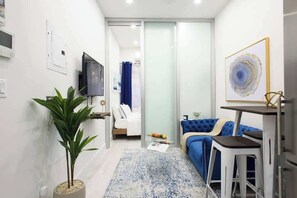 TV, offices - 78-1D New Junior 1 BR Prime UES- WD in unit (New York)