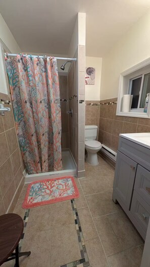 Shower, hair dryer, towels, soap - Marvellous North Central Atlantic City. (Atlantic City)