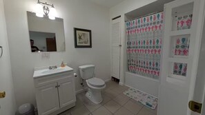 Shower, hair dryer, towels, soap - Marvellous North Central Atlantic City. (Atlantic City)