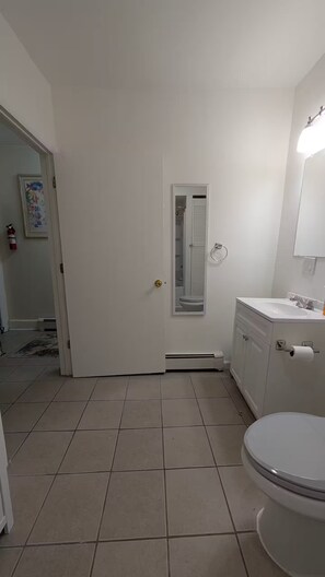 Shower, hair dryer, towels, soap - Marvellous North Central Atlantic City. (Atlantic City)