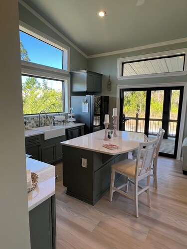 Luxury Costal Cabin Nestled In Woods & Close To Beach #3818