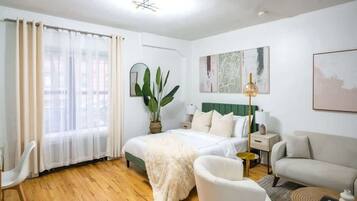 Desk, iron/ironing board, WiFi, bed sheets