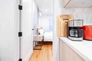 2 slaapkamers, een bureau, een strijkplank/strijkijzer, wifi