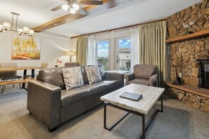 Living area - 3BR - 3BA Condo - Falcon Point - Walk to Ski Shuttle - PRIME SPRING BRK WKD!!! (Avon)