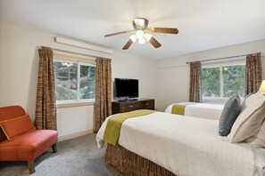3 habitaciones, tabla de planchar con plancha, wifi y ropa de cama 