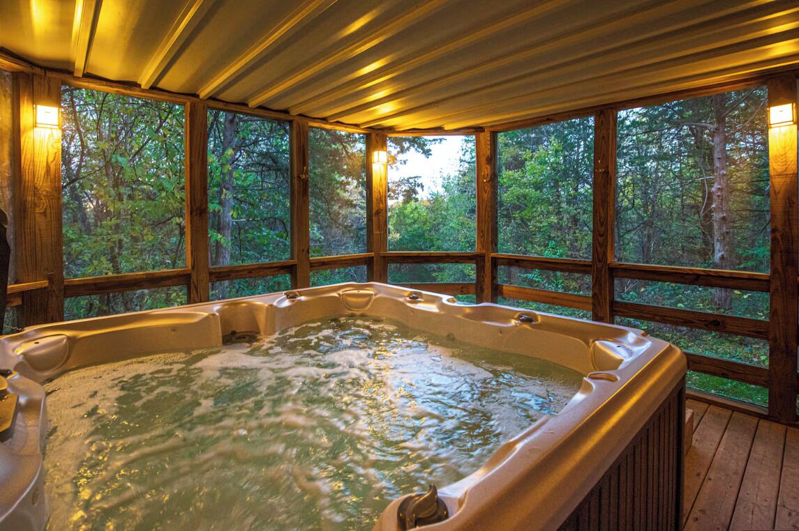 Banyera d'hidromassatge coberta