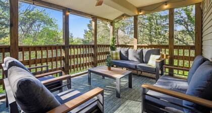 Galena modern retreat/ 6 Bedrooms/king beds/ Sauna/HotTub/Resort pool/ game room
