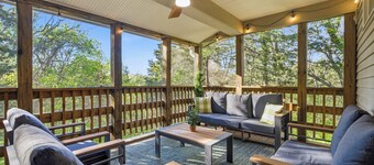 Galena modern retreat/ 6 Bedrooms/king beds/ Sauna/HotTub/Resort pool/ game room