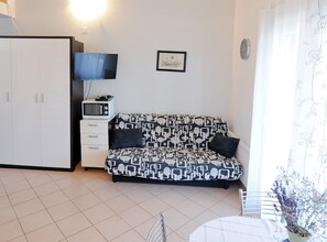 32-inch flat-screen TV with satellite channels - Apartments Jurić (Kali)