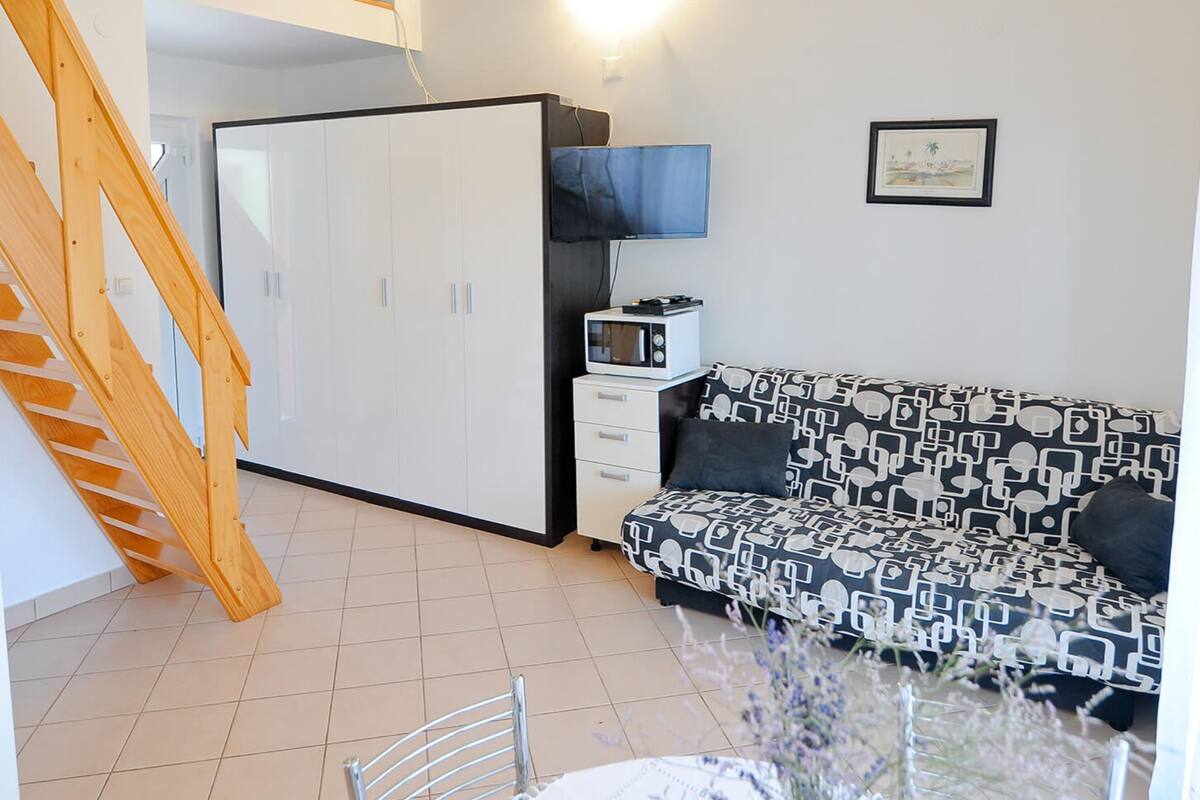 公寓 (One Bedroom Apartment With Terrace (P) | 客厅 | 32-英寸纯平电视(配备卫星频道)