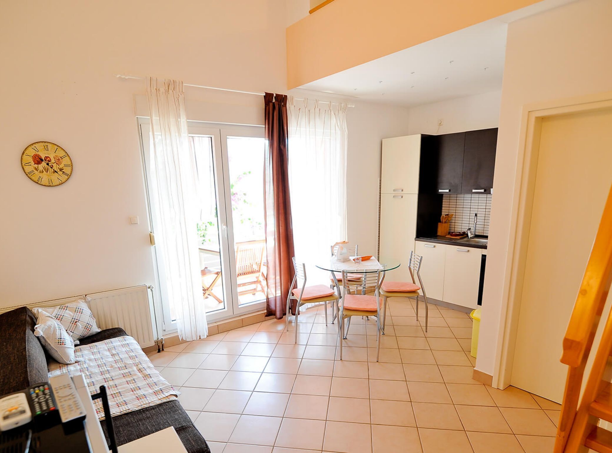 公寓 (One Bedroom Apartment With Terrace (S) | 客厅 | 32-英寸纯平电视（配备卫星频道）