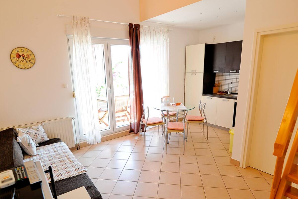 公寓 (One Bedroom Apartment With Terrace (S) | 客厅 | 32-英寸纯平电视(配备卫星频道)