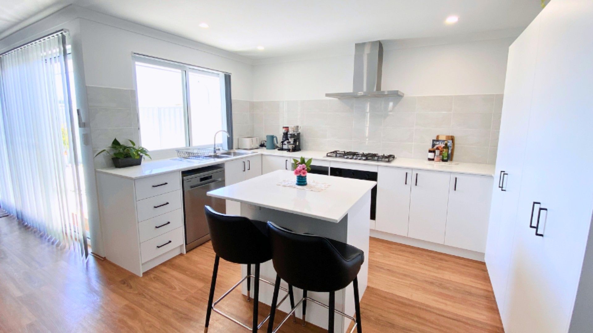 雪櫃、微波爐、焗爐、爐具