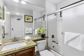 Hair dryer, towels, soap, toilet paper - Suite, 1 Bedroom-The Gardens at West Maui (Lahaina)