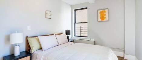 3 Schlafzimmer, Schreibtisch, Bügeleisen/Bügelbrett, WLAN