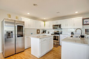 Refrigerador, microondas, parrilla de estufa y lavavajillas 