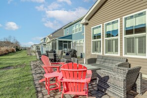 Outdoor dining - Shuttle to Beach, Relax on Patio! Millville Escape (Millville)
