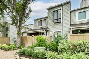 Exterior - 5 Mi to Westchase District: Houston Extended Stay (Houston)