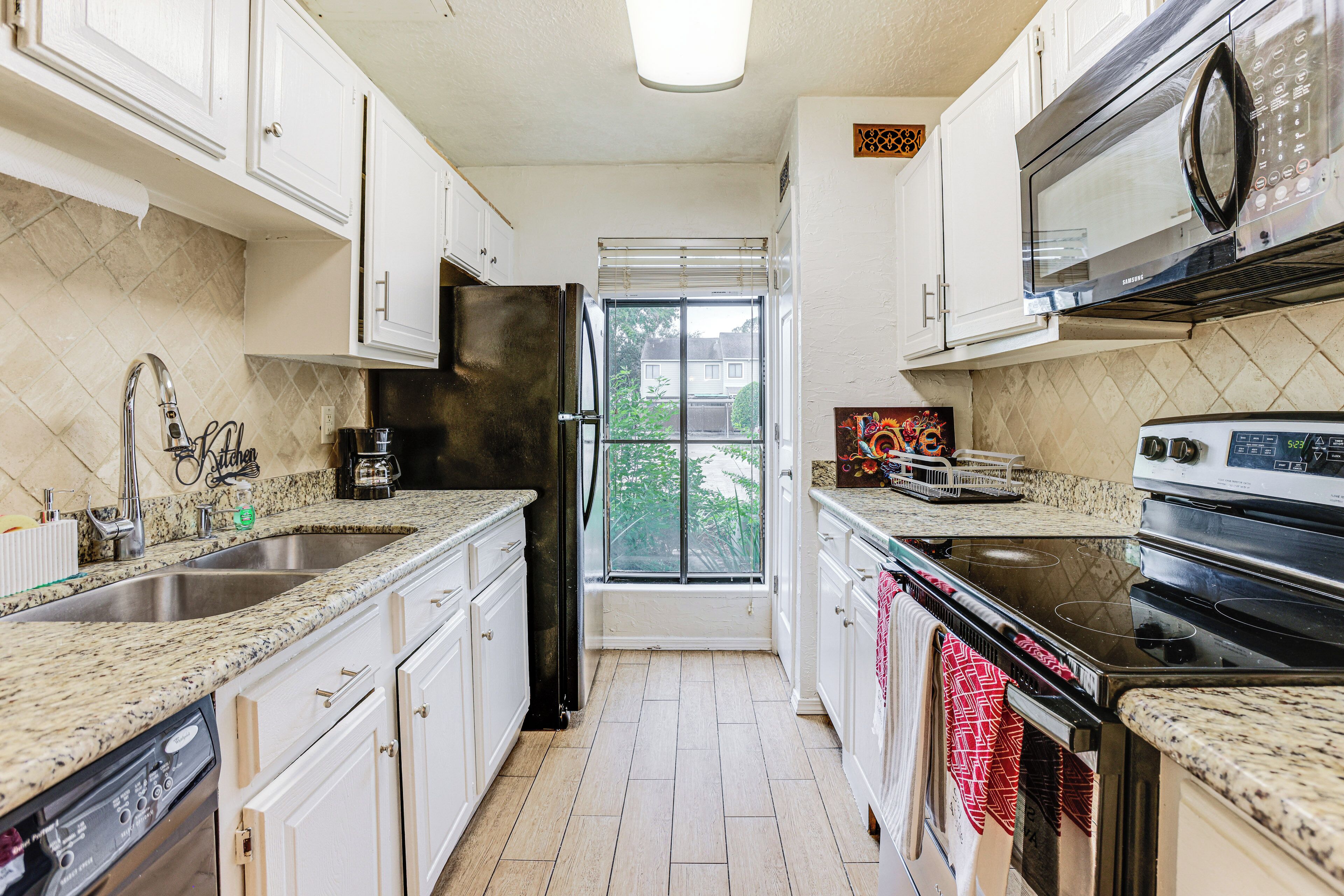 雪櫃、微波爐、爐具、洗碗機