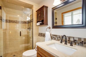 Hair dryer, towels - Gather Family! Home w/ Fenced Yard in Wheat Ridge (Wheat Ridge)