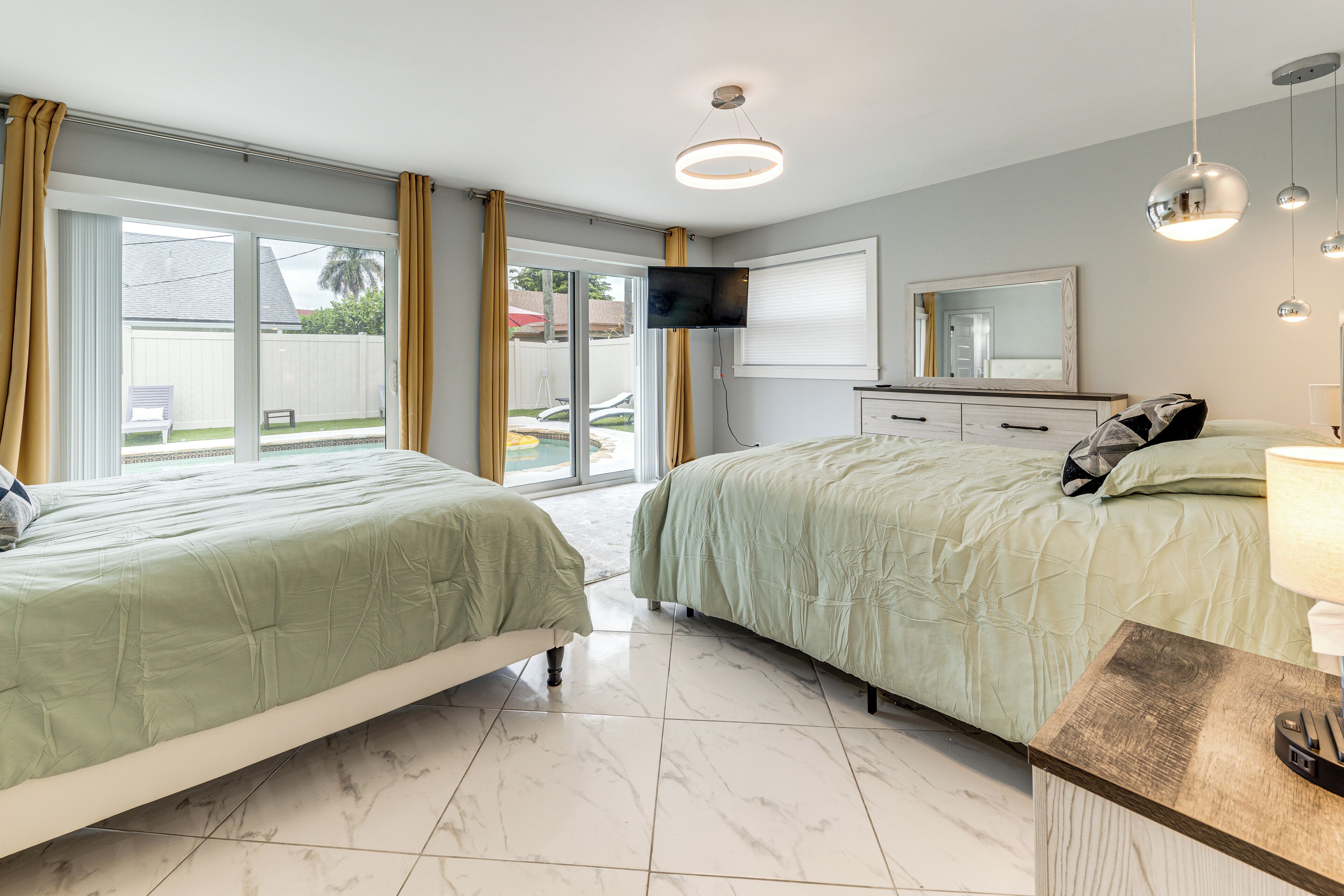 3 slaapkamers, een strijkplank/strijkijzer, internet, beddengoed